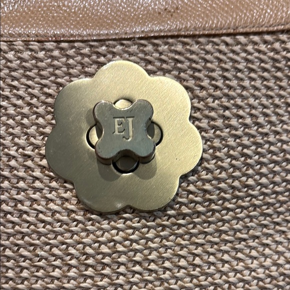 Eric Javits Tan and Gold Shoulder Bag with Chain Strap - Picture 2 of 9